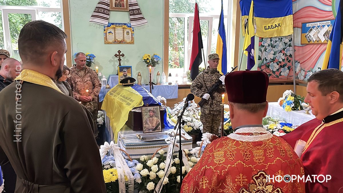 У Ценяві провели в останню дорогу полеглого Героя Андрія Томенчука 5