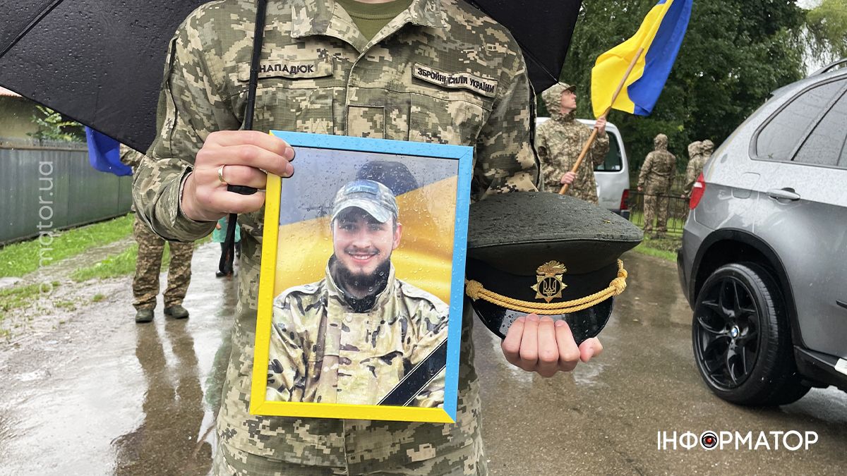 У Ценяві провели в останню дорогу полеглого Героя Андрія Томенчука