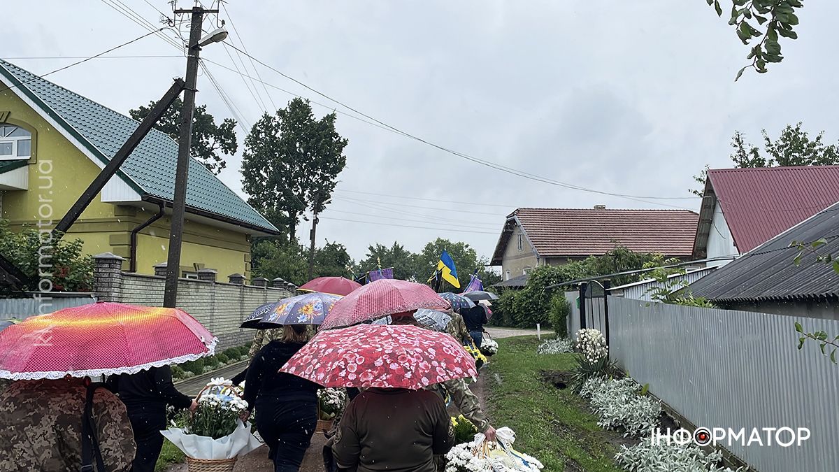 У Ценяві провели в останню дорогу полеглого Героя Андрія Томенчука 11