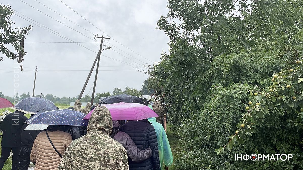 У Ценяві провели в останню дорогу полеглого Героя Андрія Томенчука 14