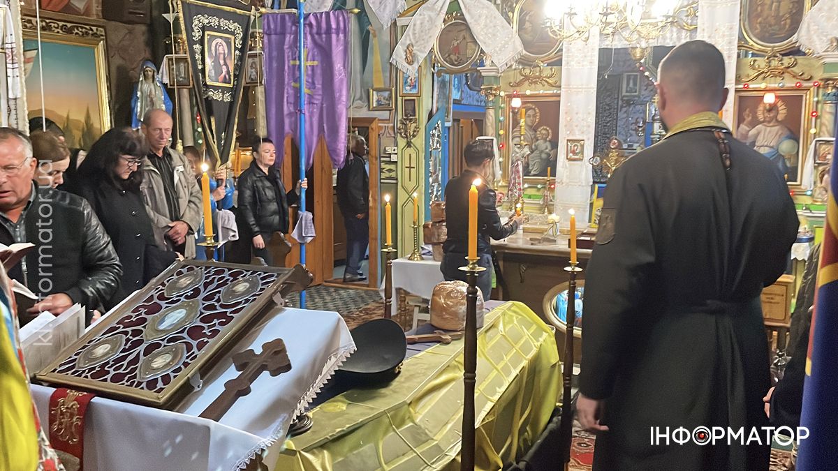 У Ценяві провели в останню дорогу полеглого Героя Андрія Томенчука 18