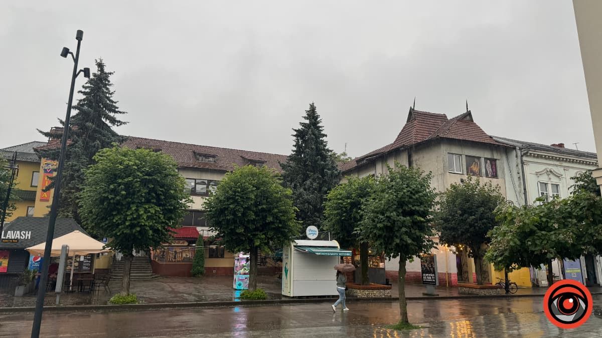Танок дощу й літнього тепла: фоторепортаж з вулиць Коломиї 1