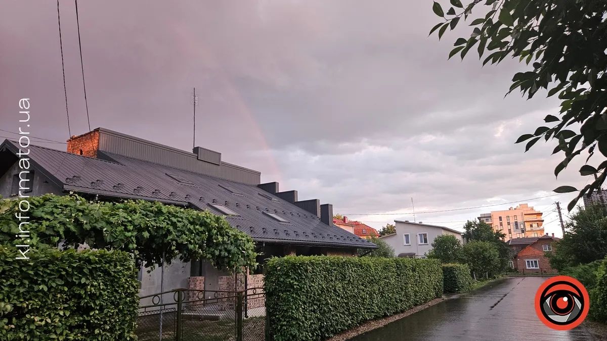 Танок дощу й літнього тепла: фоторепортаж з вулиць Коломиї 9