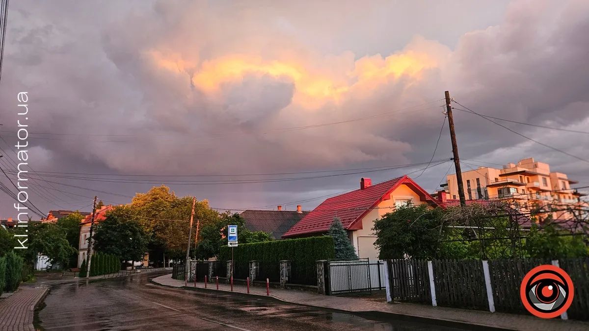 Танок дощу й літнього тепла: фоторепортаж з вулиць Коломиї 11