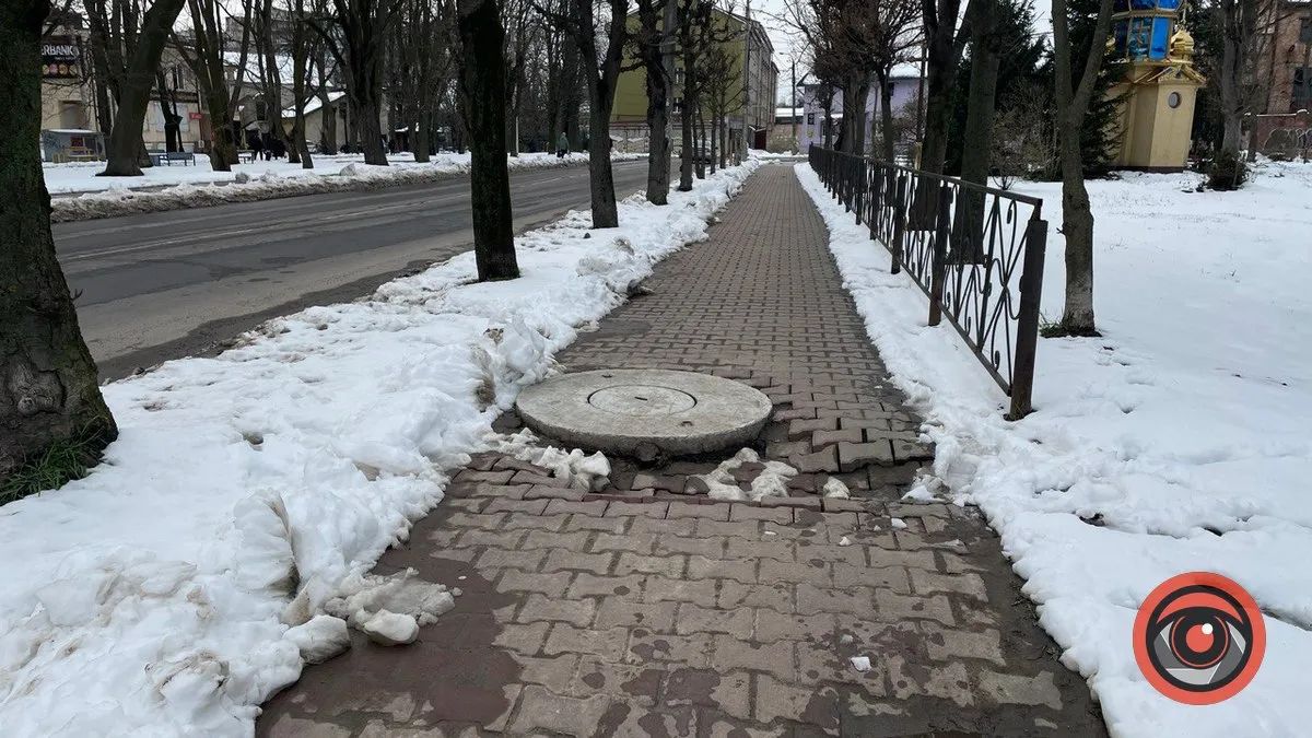 Стан тротуару по вулиці Січових Стрільців у березні 2023 року