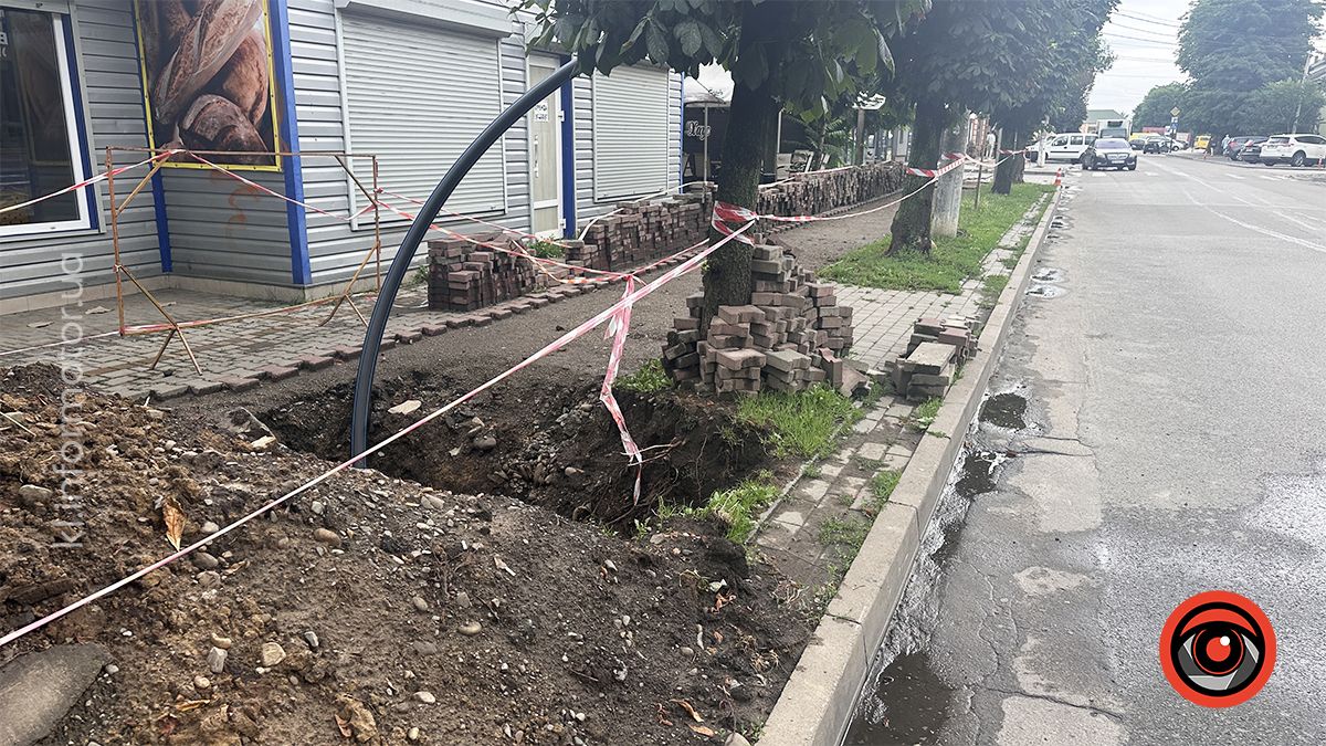 На частині вулиці Січових Стрільців перекладають бруківку 2