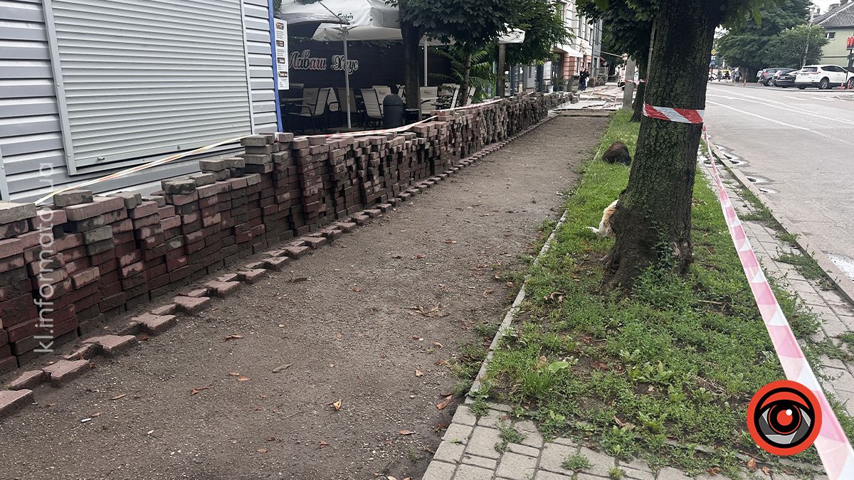 На частині вулиці Січових Стрільців перекладають бруківку 4