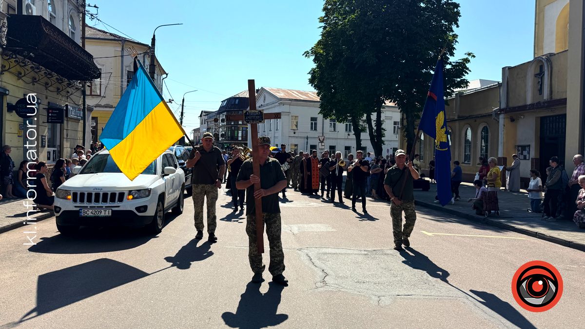 У Коломиї зустріли скорботний кортеж з тілом воїна Ігоря Броневича