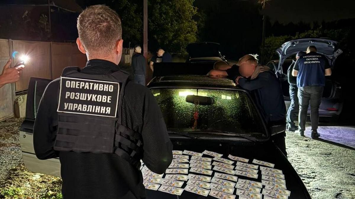 22-річний прикарпатець за 5500 доларів мав незаконно потрапити за кордон, але його з переправниками спіймали