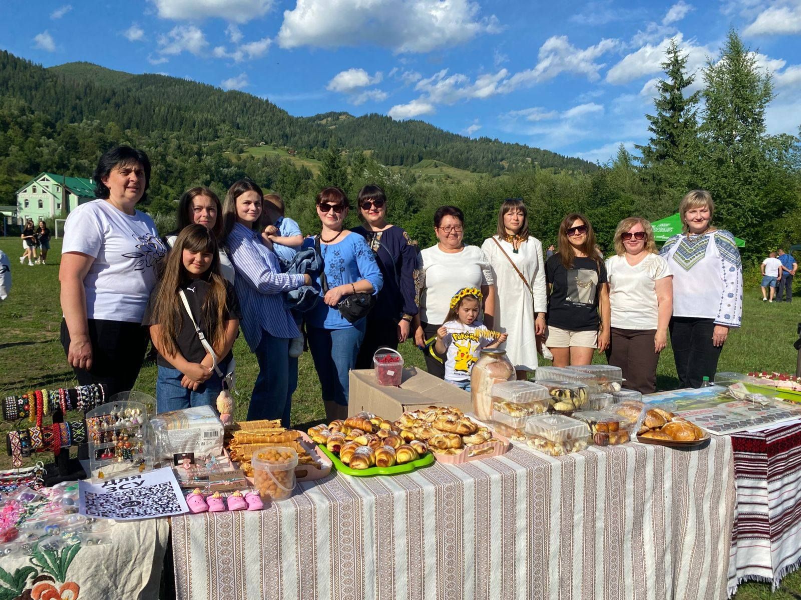 Благодійний ярмарок. Фото: Верховинська селищна рада Благодійний ярмарок. Фото: Верховинська селищна рада