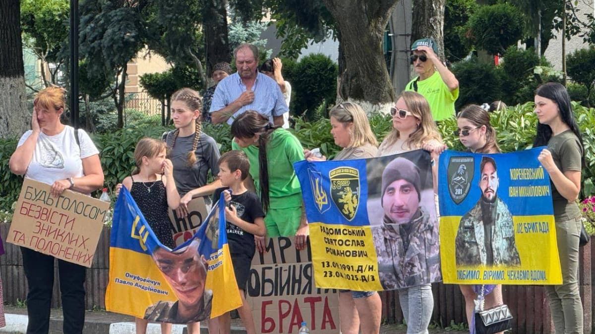 У Снятині відбулась акція-нагадування про полонених та безвісти зниклих захисників