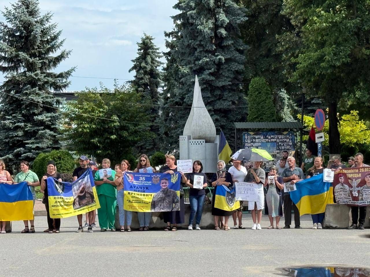 У Снятині відбулась акція-нагадування про полонених та безвісти зниклих захисників 1