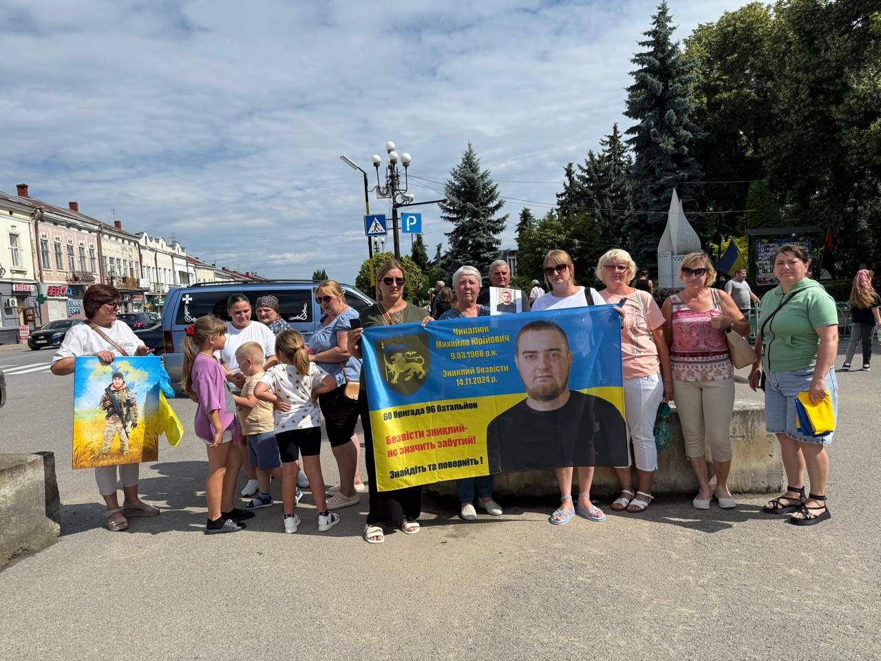 У Снятині відбулась акція-нагадування про полонених та безвісти зниклих захисників 2