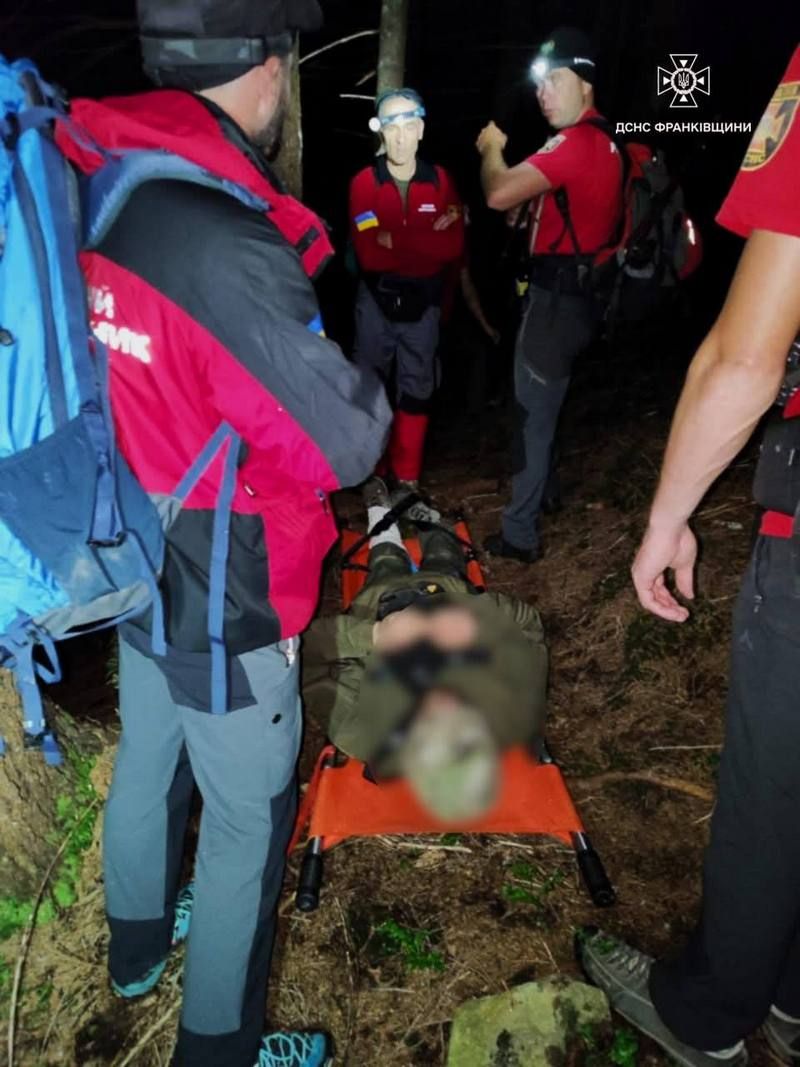 З травмою із без орієнтирів: на Верховинщині рятували туриста 1