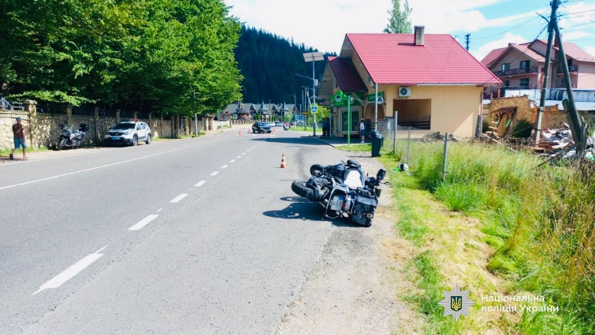 Постраждала жінка, яка стояла на узбіччі: деталі ДТП у Татарові