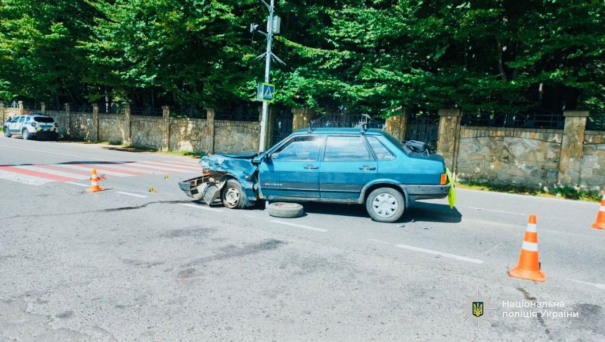 Постраждала жінка, яка стояла на узбіччі: деталі ДТП у Татарові 1