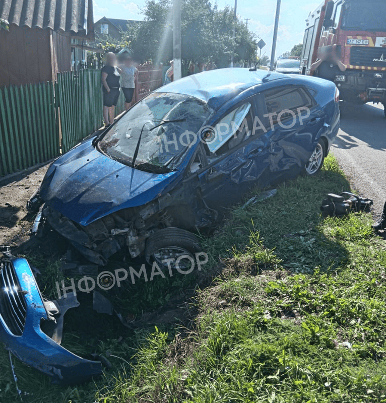 ДТП сталася у Ценяві. ФОТО 1