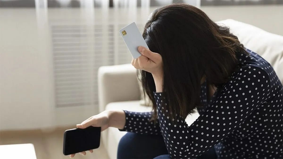 Аферисти ошукали мешканку Яремчанщини, яка хотіла заробити "легкі гроші"