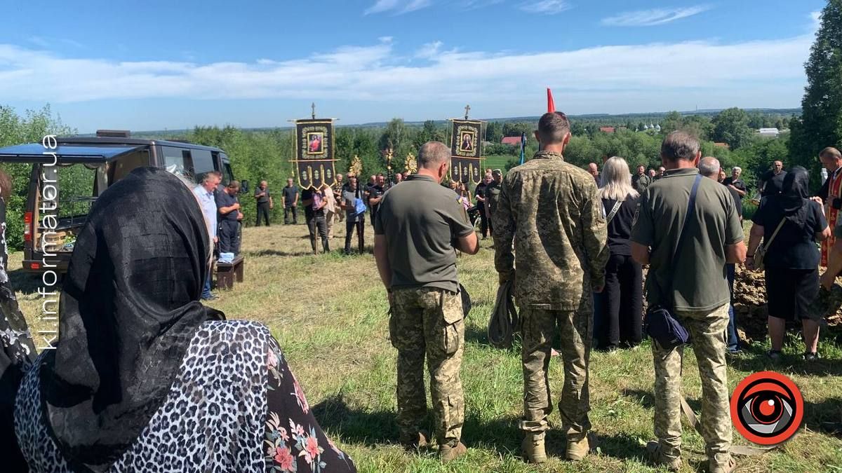 На Коломийщині прощалися воїном, який загинув під час атаки на Прикарпаття 2