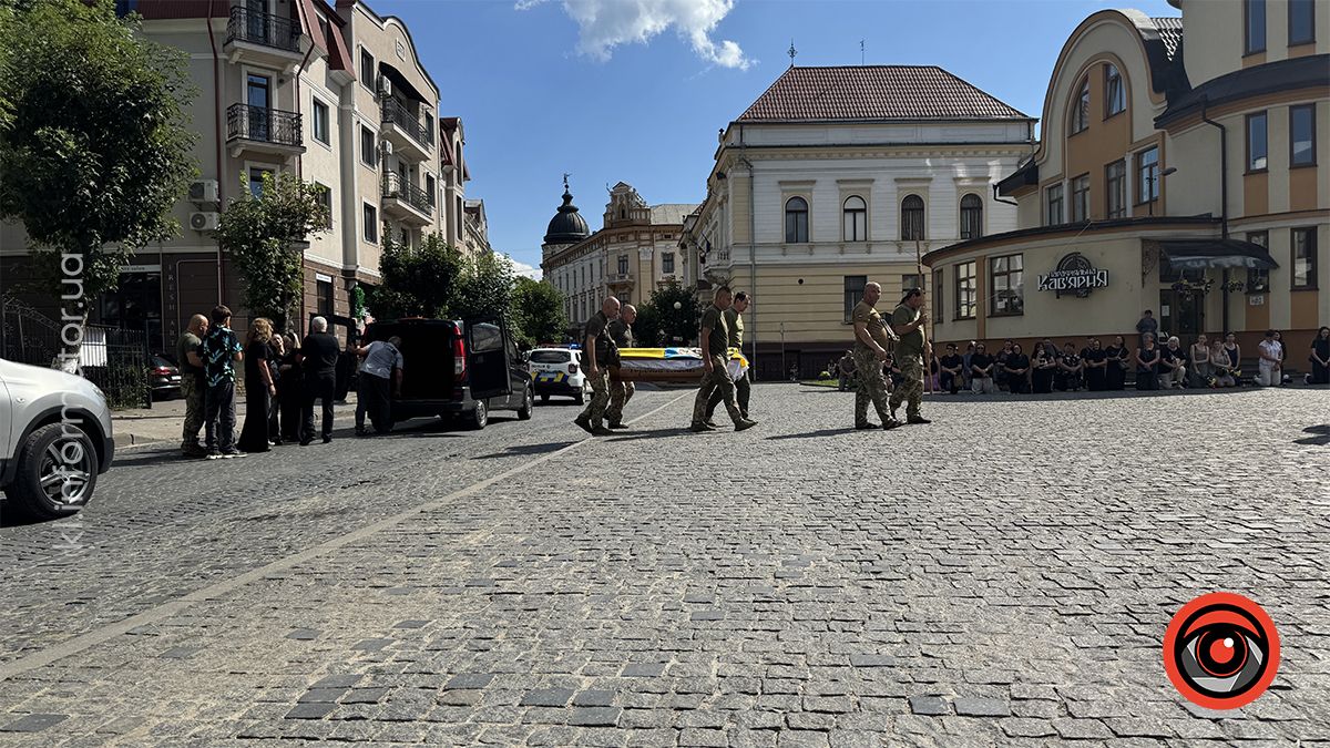 На вічний спочинок у Коломию повернувся полеглий воїн Михайло Візнюк (Івасюк)