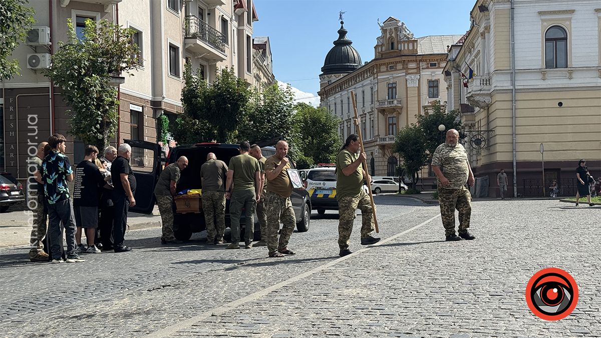 На вічний спочинок у Коломию повернувся полеглий воїн Михайло Візнюк (Івасюк) 3
