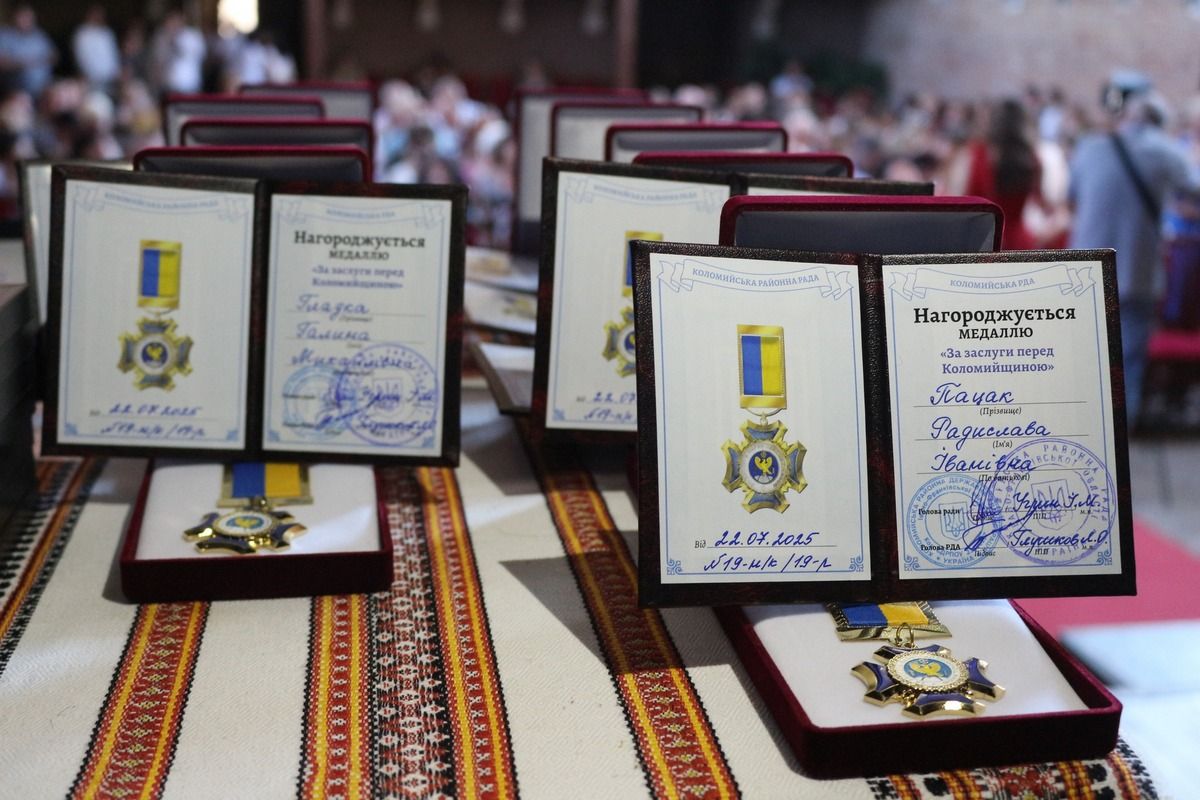 Медикам Коломийщини вручили медалі, грамоти та подяки 5