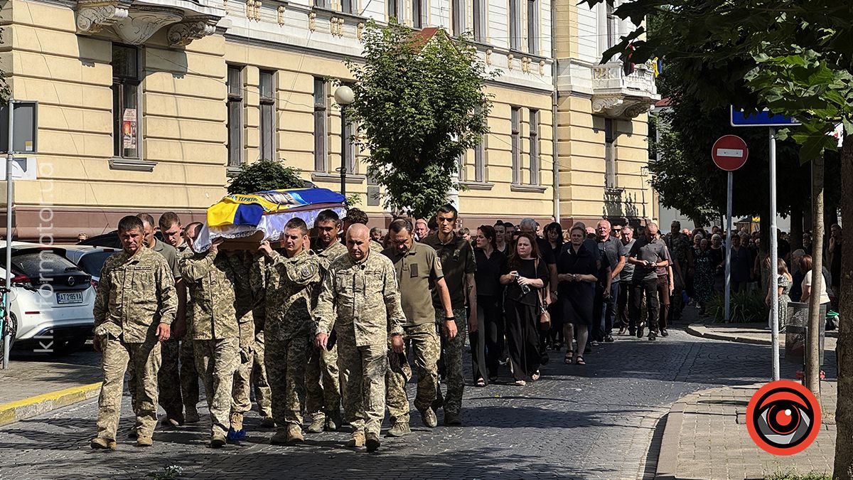 В останню путь у Коломиї провели полеглого воїна Михайла Візнюка (Івасюка) 4