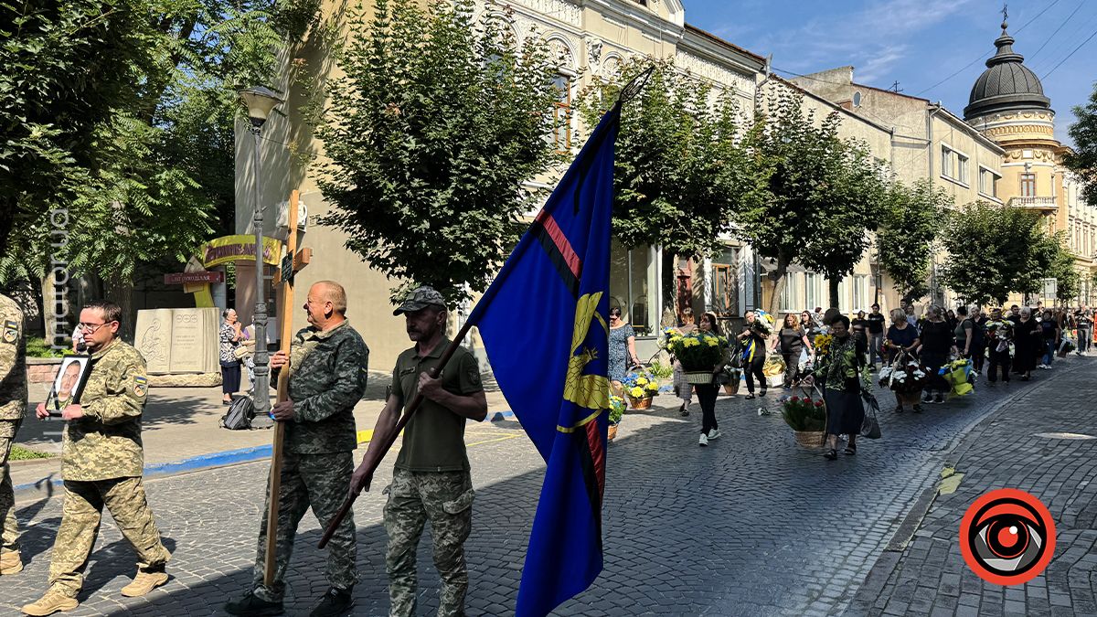 В останню путь у Коломиї провели полеглого воїна Михайла Візнюка (Івасюка) 8