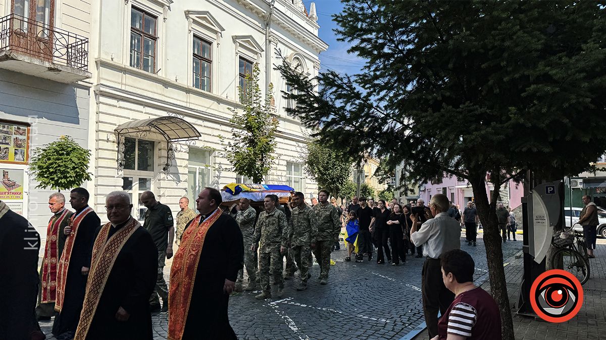 В останню путь у Коломиї провели полеглого воїна Михайла Візнюка (Івасюка) 7