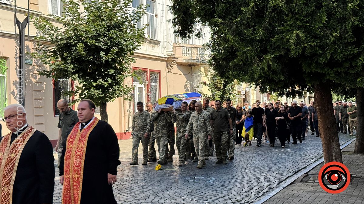 В останню путь у Коломиї провели полеглого воїна Михайла Візнюка (Івасюка) 10
