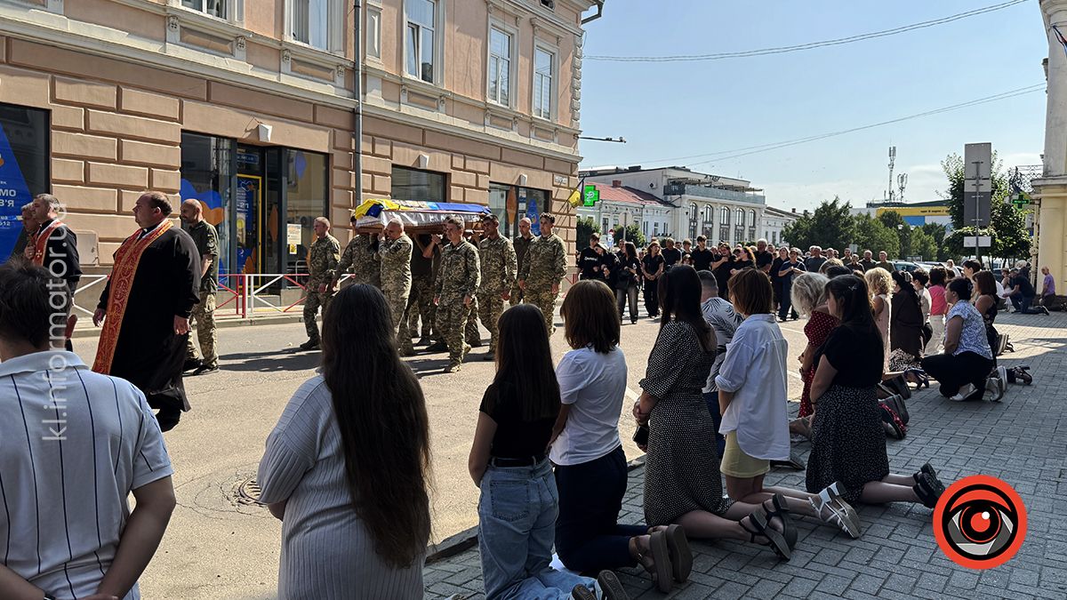 В останню путь у Коломиї провели полеглого воїна Михайла Візнюка (Івасюка) 15