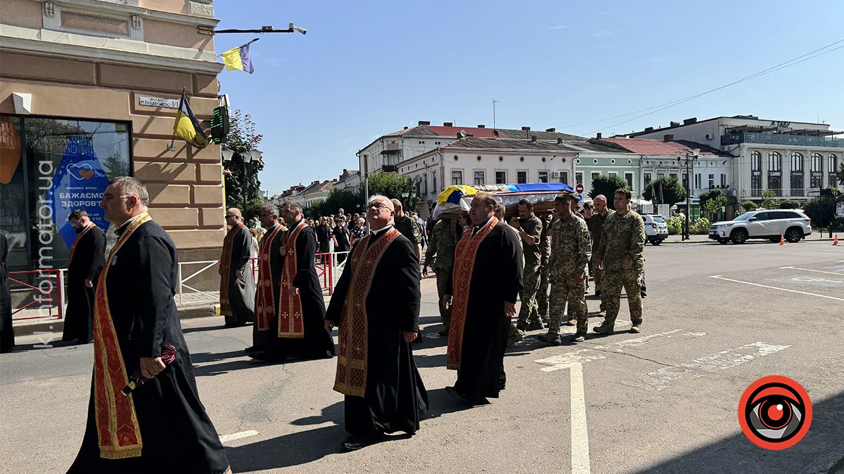 В останню путь у Коломиї провели полеглого воїна Михайла Візнюка (Івасюка) 14