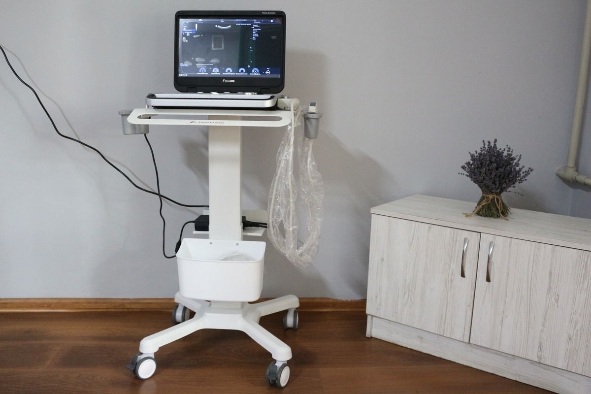 Лікарня у Коломиї отримала новий апарат УЗД 1