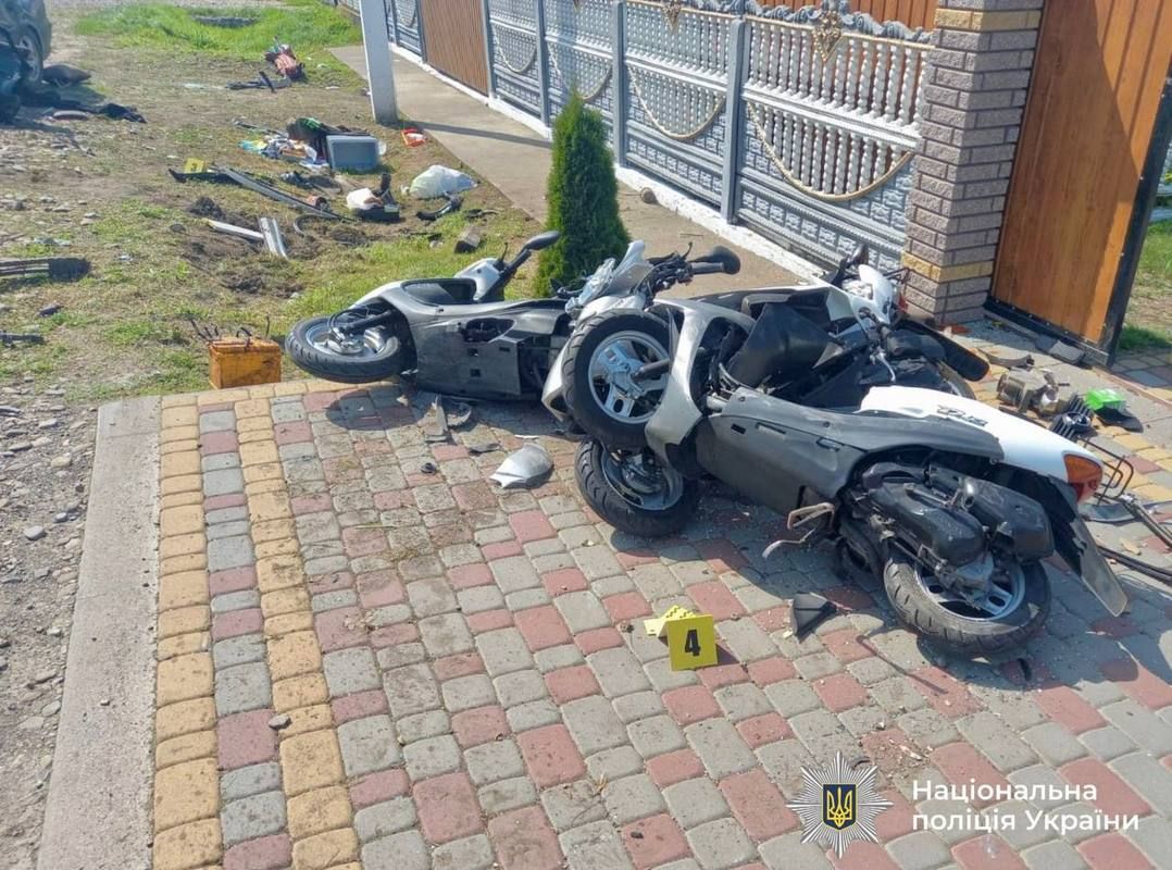 Зніс скутери на узбіччі: деталі ДТП в Заболотівській громаді 2