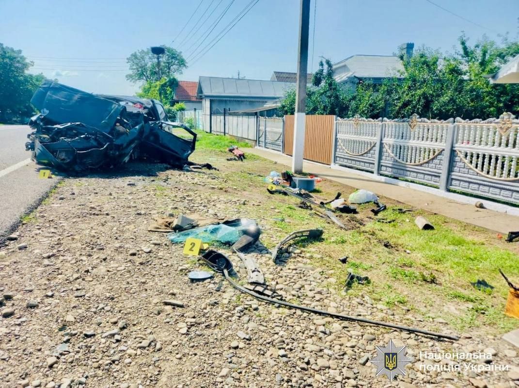 Зніс скутери на узбіччі: деталі ДТП в Заболотівській громаді 1