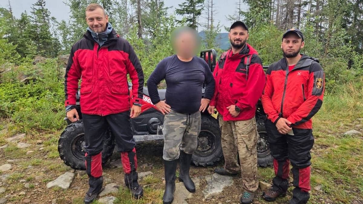 Грибник заблукав у Карпатах, його відшукали наступного дня