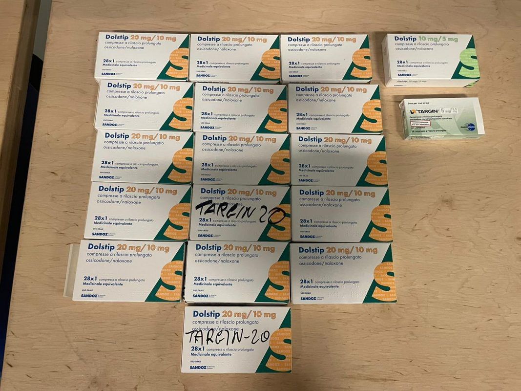 В авто прикарпатця на кордоні виявили понад 500 нарковмісних таблеток 1