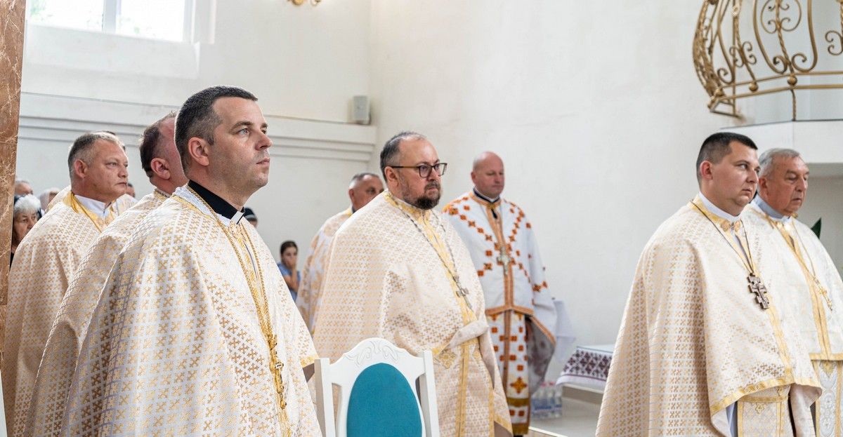 Будували 30 років: у Делятині урочисто освятили храм Всіх Святих Українського Народу 8