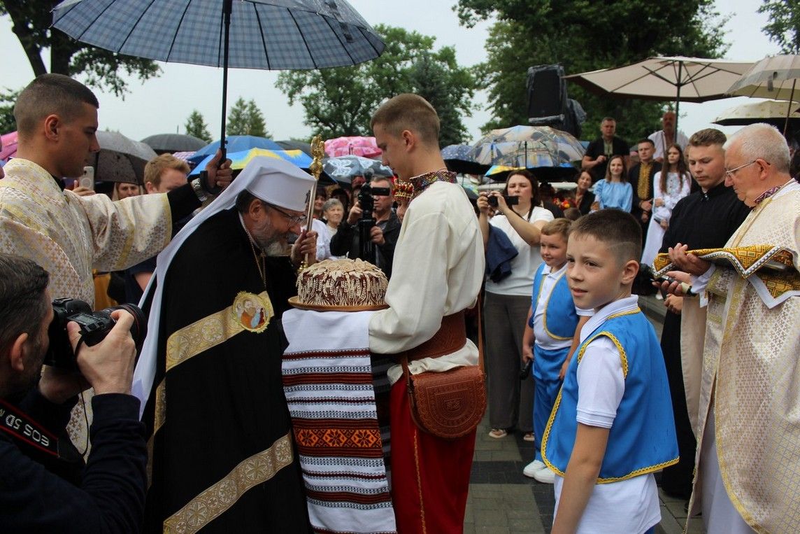 Будували 30 років: у Делятині урочисто освятили храм Всіх Святих Українського Народу 1