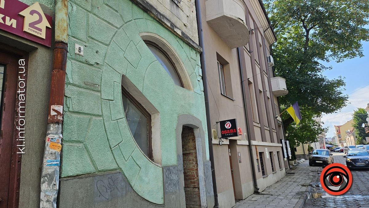 Бордель чи ні? Історія коломийської будівлі з химерними вікнами на вул. Валовій 6