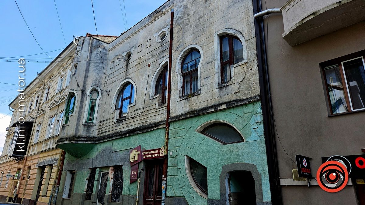Сім'я коломийського депутата руйнує унікальний фасад будівлі в історичному середмісті 3