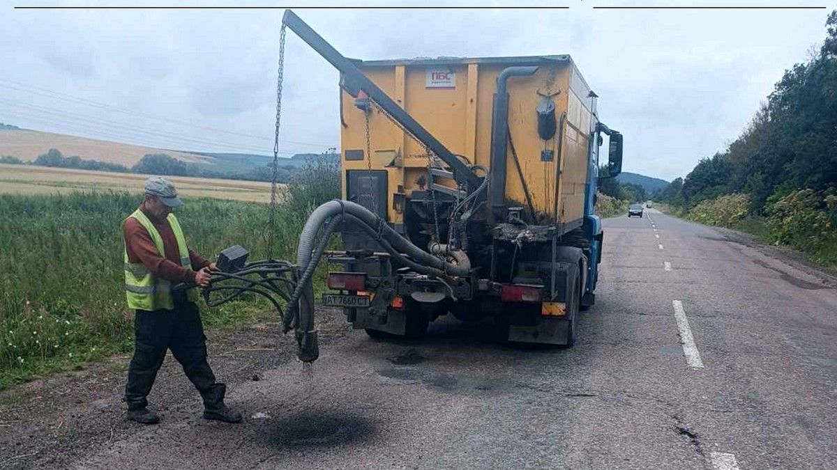 Ремонт доріг на Коломийщині: де працюють дорожники цього тижня