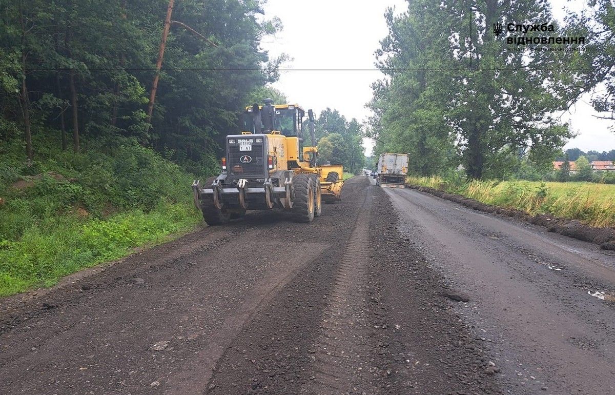 Ремонт доріг на Коломийщині: де працюють дорожники цього тижня 2
