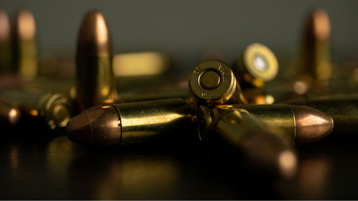 У Чернівцях 14-річний підліток вистрілив собі в голову з пістолета. Він помер у кареті швидкої