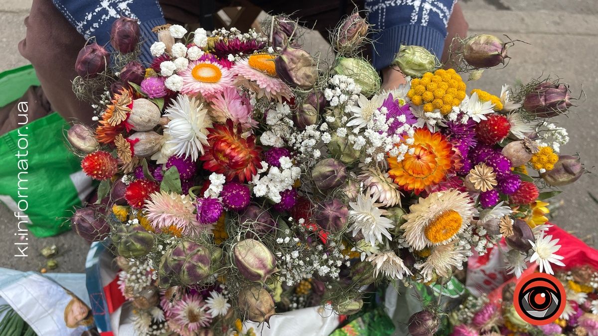 Готуємось до свята Маковея: які букети та за скільки можна придбати в Коломиї 6