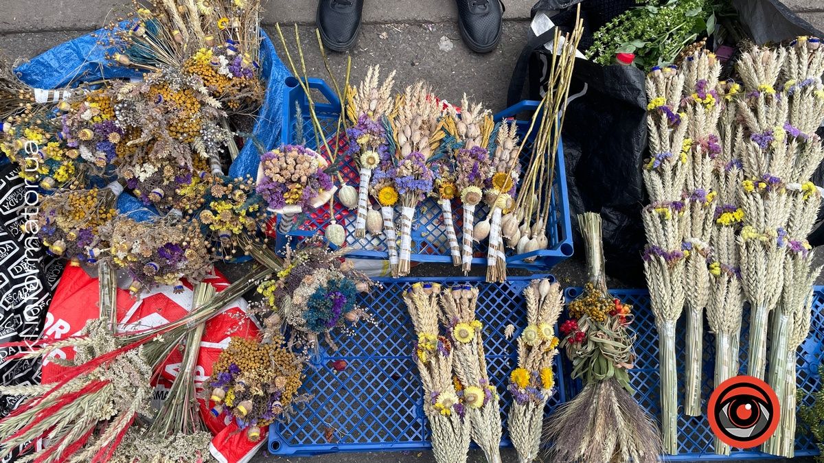 Готуємось до свята Маковея: які букети та за скільки можна придбати в Коломиї 5