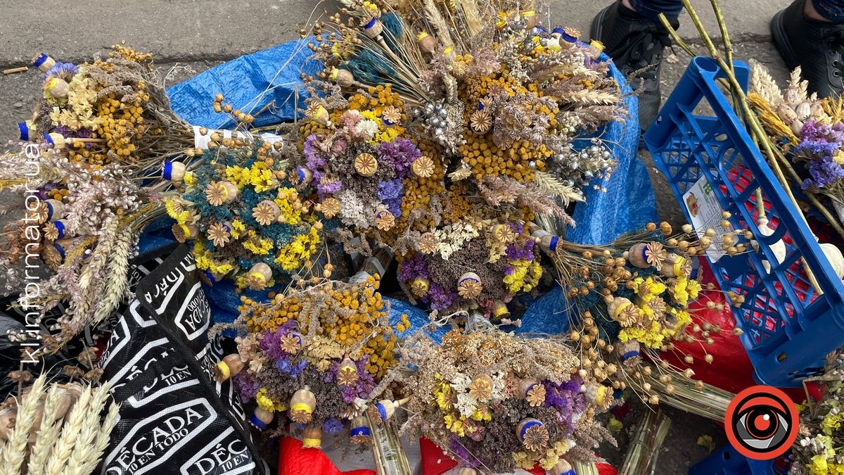 Готуємось до свята Маковея: які букети та за скільки можна придбати в Коломиї 4