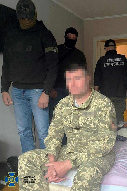 На Прикарпатті затримали льотчика-інструктора, який співпрацював з рф та готував удари по аеродромах з F-16 та Mirage 2000 2