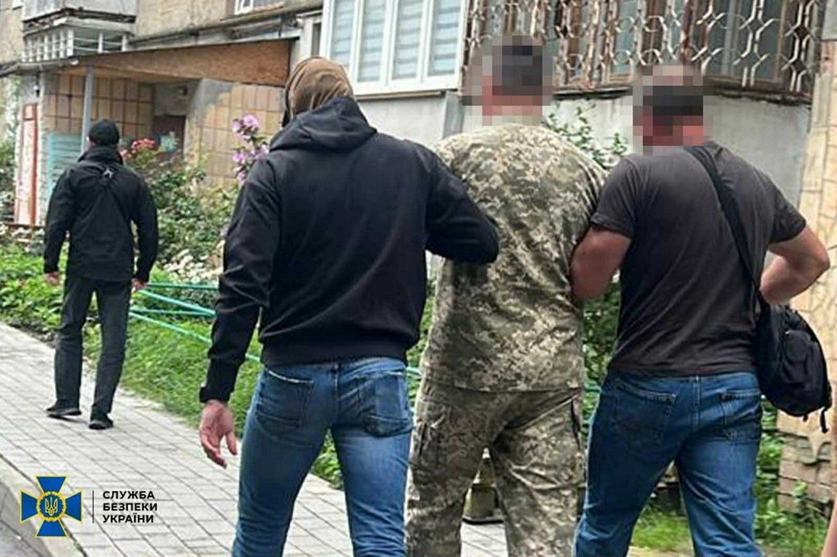 На Прикарпатті затримали льотчика-інструктора, який співпрацював з рф та готував удари по аеродромах з F-16 та Mirage 2000 1