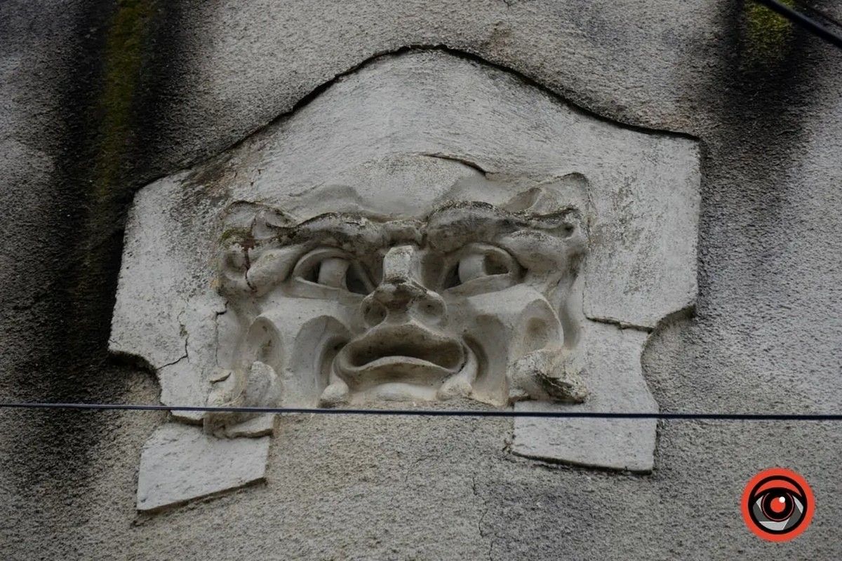 Бордель чи ні? Історія коломийської будівлі з химерними вікнами на вул. Валовій 1